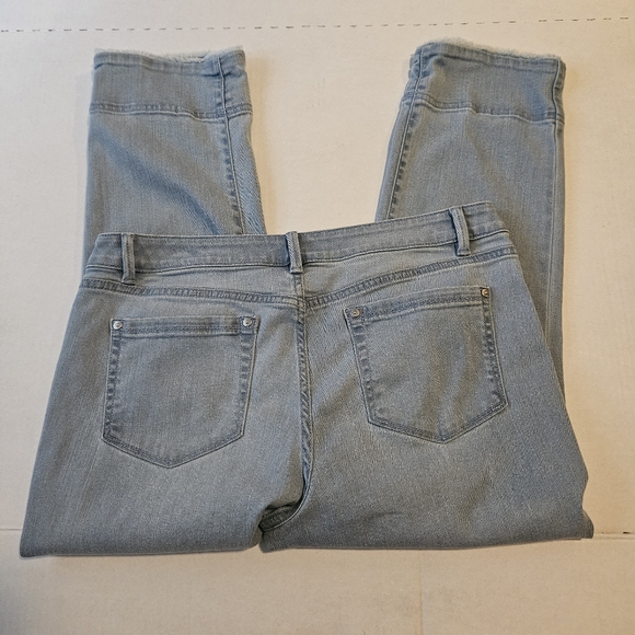 J Jill Authentic Fit crop light stone wash, frayed hem, straight leg, size 12 - Picture 5 of 15